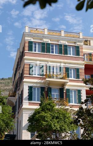 Dubrovnik, 18. September 2019. Das farbenfrohe Äußere und die Fassade des Grand Hotel Imperial in der Nähe der Altstadt von Dalamtia, Kroatien an einem sonnigen Tag Stockfoto