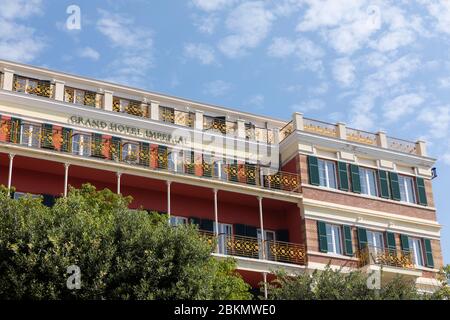 Dubrovnik, 18. September 2019. Die bunte helle Fassade und Fassade des Grand Hotel Imperial in der Nähe der Altstadt in Dalamtia, Kroatien auf einer su Stockfoto