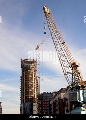 Der 'Lipstick'-Hochhausblock an der Nr. 1 Gunwharf Quays im Bau, 2007: Portsmouth, Hampshire, England, Großbritannien Stockfoto