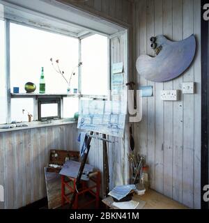 Margaret Thomas Künstlerin (1916-2016) Ihr Atelier in einem Aussichtsturm in Aldeburgh Suffolk UK 2003 Stockfoto