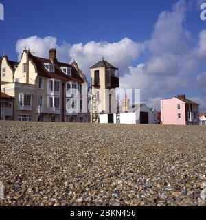 Margaret Thomas Künstlerin (1916-2016) Ihr Atelier in einem Aussichtsturm in Aldeburgh Suffolk UK 2003 Stockfoto