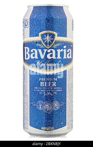 Ukraine, Kiew - 10. März 2020: Aluminium-Kaltbierschaufelschaufelschaufelschaufelschaufelschaufelschaufelschaufelschaufelschauf Wassertropfen. Datei enthält Beschneidungspfad. Stockfoto