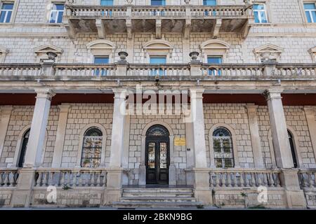 Dubrovnik, Kroatien, 21. September 2019. Die Wirtschaft Universitätsschule in Gruz, Dubrovnik, Dalmatien, Europa. Moderne Bildungseinrichtung. Vordere Fak Stockfoto