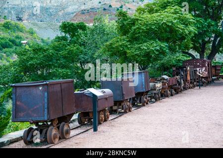 Alten Bergbau Karren an der Jerome State Historic Park, Jerome, Arizona. Stockfoto