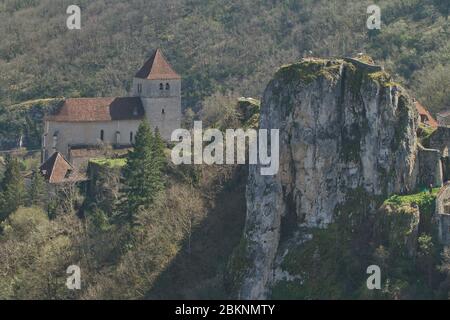 Sain Cirq-Lapopie, Lot / Frankreich; 22. März 2016. Saint-Cirq-Lapopie ist eine französische Gemeinde im Departement Lot in der Region Midi-Pyrénées. Stockfoto