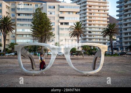 Die letzten Stunden des Lebens vor der Sperrung in Kapstadt, Südafrika 25. März 2020. ⁣⁣ einige haben ihren letzten Lauf auf der Sea Point Promenade gemacht. Südafrika ging in eine 21-tägige Sperre, um die Ausbreitung des neuartigen Coronavirus zu verhindern, das zu einer weltweiten Pandemie geworden ist. Stockfoto