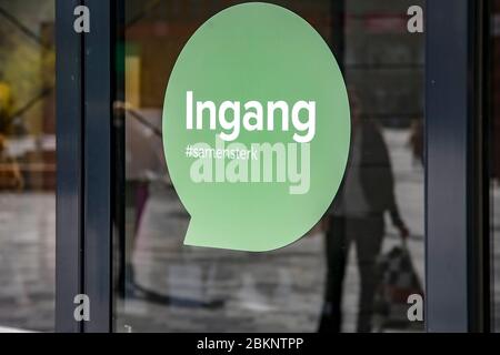 Utrecht, Niederlande. Mai 2020. UTRECHT, 05-05-2020, Dutchnews, 1.5 Meter Warnungen im Einkaufszentrum Credit: Pro Shots/Alamy Live News Stockfoto