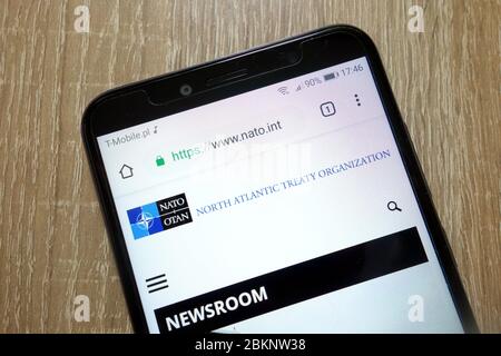 Website der Nordatlantischen Vertragsorganisation (NATO) (www.nato.int) auf dem Smartphone angezeigt Stockfoto