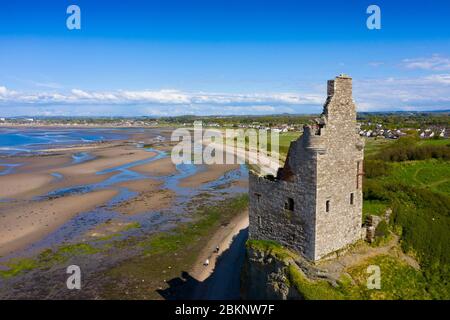 Luftaufnahme von Greenan Castle 16. Jahrhundert Ruinenhaus südlich von Ayr, Süd Ayrshire, Schottland, Großbritannien Stockfoto