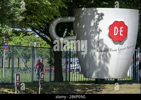 Utrecht, Niederlande. Mai 2020. UTRECHT, 05-05-2020, Dutchnews, Douwe Egberts Headquarters, Douwe Egberts hoofdkantoor Credit: Pro Shots/Alamy Live News Stockfoto