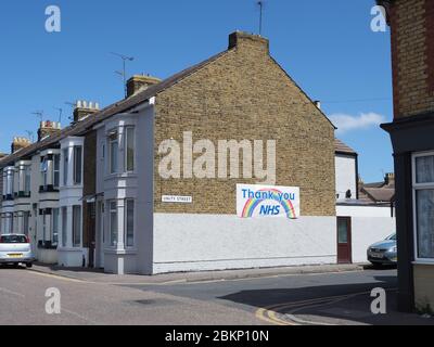 Sheerness, Kent, Großbritannien. Mai 2020. Ein paar der bunten Zeichen in und in der Nähe von Sheerness, Kent mit Botschaften der Unterstützung für das NHS. Quelle: James Bell/Alamy Live News Stockfoto