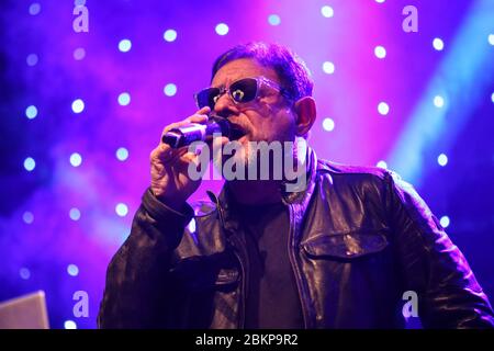 Sänger Shaun Ryder von The Happy Mondays, als die Band live an der O2 Academy in Leeds, West Yorkshire, Großbritannien auftritt. Stockfoto