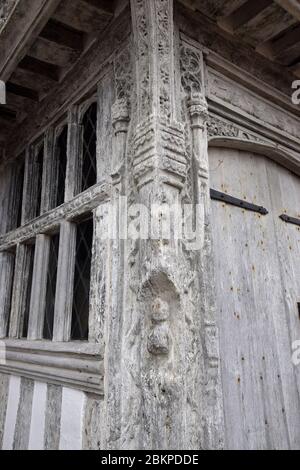 Detail der Schnitzerei, Guildhall, Lavenham, Suffolk, England Stockfoto