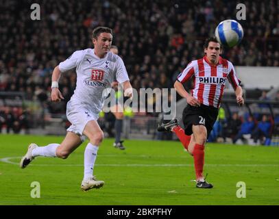 EINDHOVEN, NIEDERLANDE. MÄRZ 12: Robbie Keane von Tottenham Hotspur während der UEFA-Cup-Runde von 16. Etappe zwischen PSV Eindhoven und Tottenham Hotspur A Stockfoto