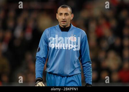 EINDHOVEN, NIEDERLANDE. MÄRZ 12: Heurelho Gomes vom PSV Eindhoven während der UEFA-Pokalrunde von 16. Etappe zwischen PSV Eindhoven und Tottenham Hotspur Stockfoto