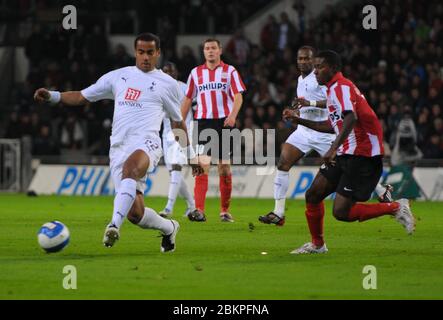 EINDHOVEN, NIEDERLANDE. MÄRZ 12: Tom Huddlestone von Tottenham Hotspur während der UEFA-Cup-Runde von 16. Etappe zwischen PSV Eindhoven und Tottenham Hotspu Stockfoto