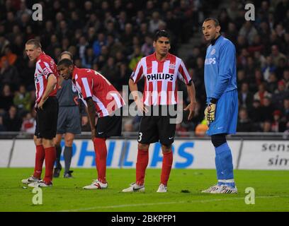 EINDHOVEN, NIEDERLANDE. MÄRZ 12: Heurelho Gomes vom PSV Eindhoven während der UEFA-Pokalrunde von 16. Etappe zwischen PSV Eindhoven und Tottenham Hotspur Stockfoto