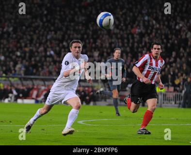 EINDHOVEN, NIEDERLANDE. MÄRZ 12: Robbie Keane von Tottenham Hotspur während der UEFA-Cup-Runde von 16. Etappe zwischen PSV Eindhoven und Tottenham Hotspur A Stockfoto