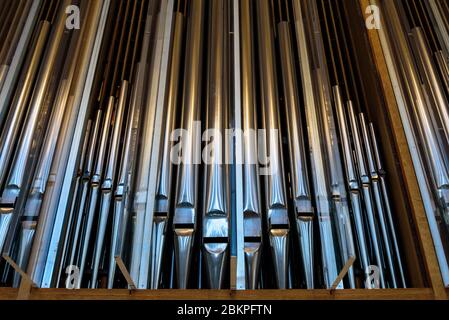 Reykjavik, Island, Nahaufnahme der Orgelpfeifen in der Hallgrimskirkja Kirche. Stockfoto