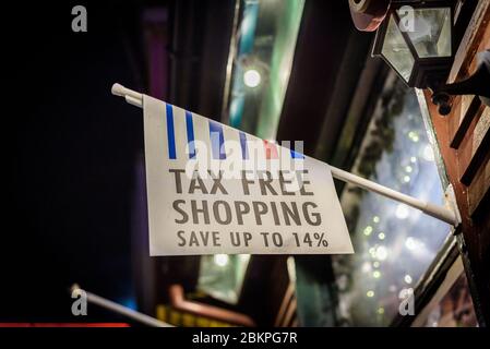 Tax Free Zeichen außerhalb der Geschäfte in Reykjavik, Island. Stockfoto