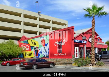 Las Vegas NV, USA 09-26-17 der berühmte Coca Cola Drink ist das Symbol des Fast-Food-Restaurants Port of subs auf 190 E Flamingo Rd Stockfoto