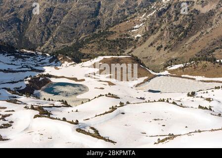 Landschaft der gefrorenen Siscaro Seen in Canillo, Andorra. Stockfoto