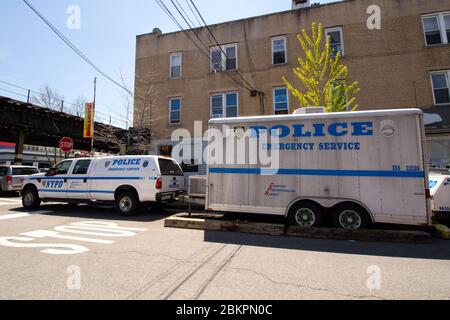 New York City Polizeibehörde Emergency Service Unit Fahrzeuge, Teil des NYPD Special Operations Bureau, die Polizei, erste Hilfe und Rettung Stockfoto