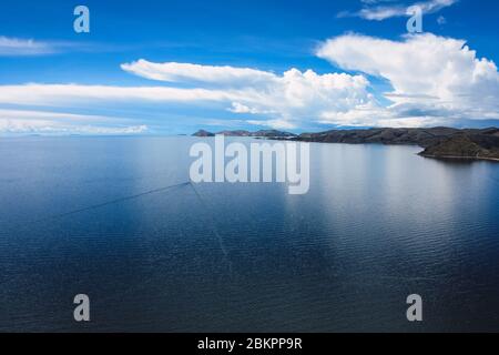 Landschaft über dem Titicacasee vom Cerro El Calvario in Copacabana, Bolivien Stockfoto