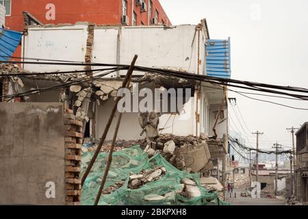 Abriss von alten Häusern in Vorstadt Peking, um Raum für den Bau von modernen Wohngebäuden, Peking, China zu schaffen Stockfoto