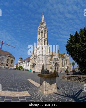 Matthias Kirche auf dem Platz der Heiligen Dreifaltigkeit, im Budaer Burgviertel.Budapest, Ungarn. Stockfoto