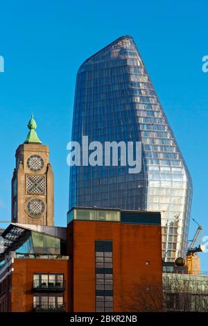 Die Skyline von London zeigt die ungewöhnliche Form des One Blackfriars-Gebäudes, auch bekannt als Vase, die von Simpson Haugh und Partners entworfen wurde. Stockfoto