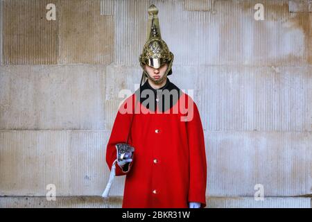 Rettungsschwimmer der Queen's Guard, Kavalleriesoldat im Haushalt, Horseguards Parade, Whitehall, London Stockfoto