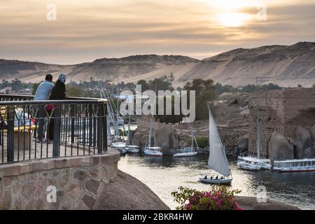 Ägypten, Oberägypten, Niltal, Assuan, Blick über den Nil vom Feryal Garten Stockfoto