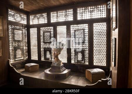 Ägypten, Kairo, Islamisches Kairo, UNESCO-Weltkulturerbe, Gayer-Anderson Museum, Replik aus der Büste der Königin Nofretete, moucharabie Stockfoto