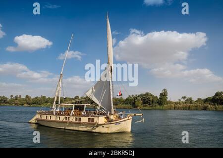 Ägypten, Oberägypten, Niltal, Esna, die Ankh1 dahabieh Segeln auf dem Nil zwischen Luxor und Assuan Stockfoto