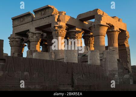 Ägypten, Oberägypten, Niltal, der Kom Ombo Tempel, der dem krokodilgott Sobek und dem gott Haroeris gewidmet ist Stockfoto