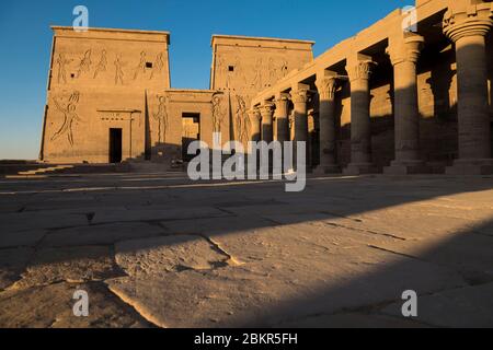 Ägypten, Oberägypten, Niltal, Assuan, Agilkia Insel, Philae Tempel als Weltkulturerbe der UNESCO, zweiter Pylon aus dem Isis Tempel Stockfoto