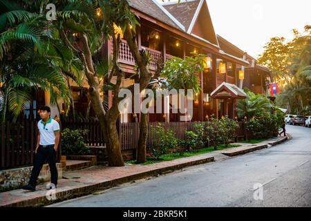 Laos, Luang Prabang Stadt UNESCO-Weltkulturerbe, Innenstadt Straße Stockfoto