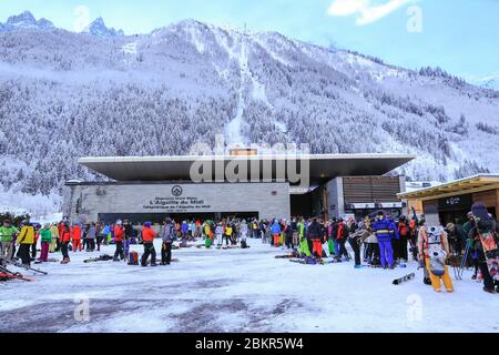 Frankreich, Haute Savoie, Chamonix, Mont Blanc Massiv, Abfahrtsstation von Aiguille du Midi im Winter Stockfoto