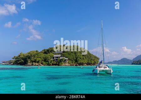 Seychellen, Insel Cerf, Bootsanlegestelle und Paddel Stockfoto