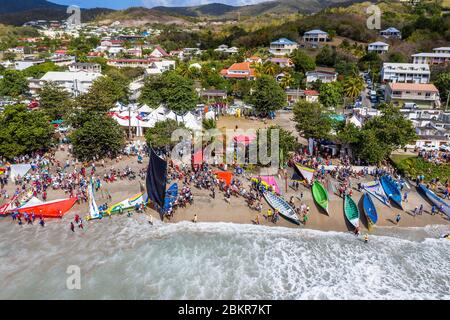 Frankreich, Martinique, Baie du Diamant, yole ronde de Martinique, am Strand vor dem Rennen um die Inschrift auf das immaterielle Erbe der UNESCO (Luftaufnahme) Stockfoto