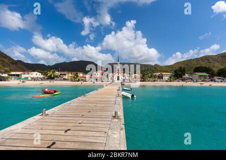 Frankreich, Martinique, les Anses d'Arlet, Grande Anse, Saint Henri Kirche und der Holzsteg Stockfoto