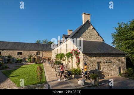 Frankreich, Manche, Sainte-Marie-du-Mont, Hotelrestaurant Le domaine du Grand Hard entlang der maritimen Radroute Stockfoto