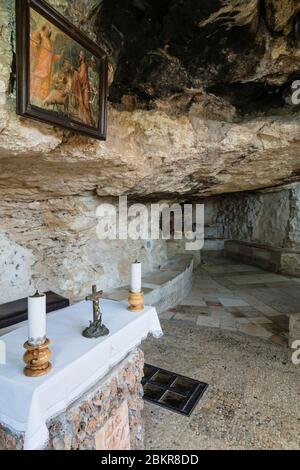 Palästina, Bethlehem, ein Altar in einer der Höhlen in der Nähe der Kapelle des Schepard's Feld traditionell angeblich von den Schäferhunden verwendet worden, wenn die Engel die Geburt des Jesuskindes angekündigt. Stockfoto