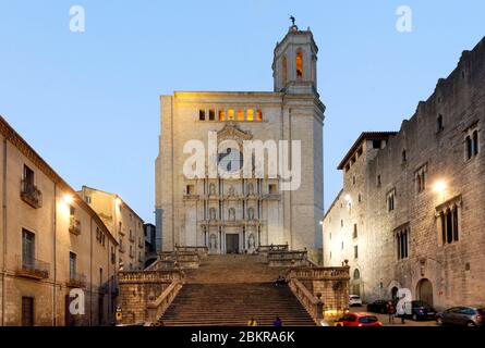 Spanien, Katalonien, Costa Brava, Girona, monumentale Treppe, die zur gotischen Kathedrale Santa Maria führt Stockfoto