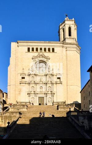 Spanien, Katalonien, Costa Brava, Girona, monumentale Treppe, die zur gotischen Kathedrale Santa Maria führt Stockfoto