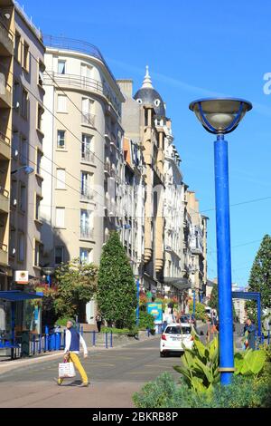 Frankreich, Haute Vienne, Limoges, Rue Jean Jaur, Rue du Centre ville mit seinen vielen Gebäuden zu Beginn des 20. Jahrhunderts Stockfoto