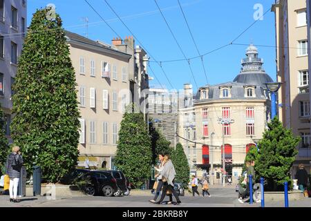 Frankreich, Haute Vienne, Limoges, Rue Jean Jaur, Rue du Centre ville mit FNAC im Hintergrund Stockfoto