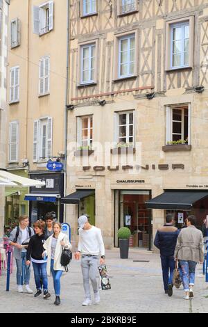 Frankreich, Haute Vienne, Limoges, Place de la Motte mit Adrien Dubouche Straße im Hintergrund Stockfoto