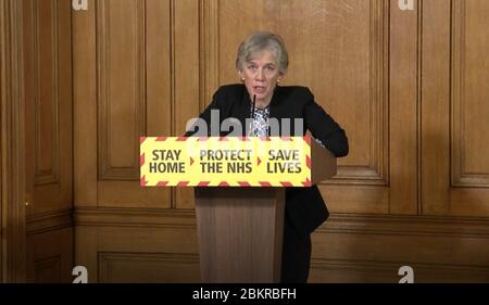 Bildschirmschnappschuss von der stellvertretenden Chief Scientific Officer Professor Dame Angela McLean während einer Medienbesprechung in Downing Street, London, über Coronavirus (COVID-19). Stockfoto